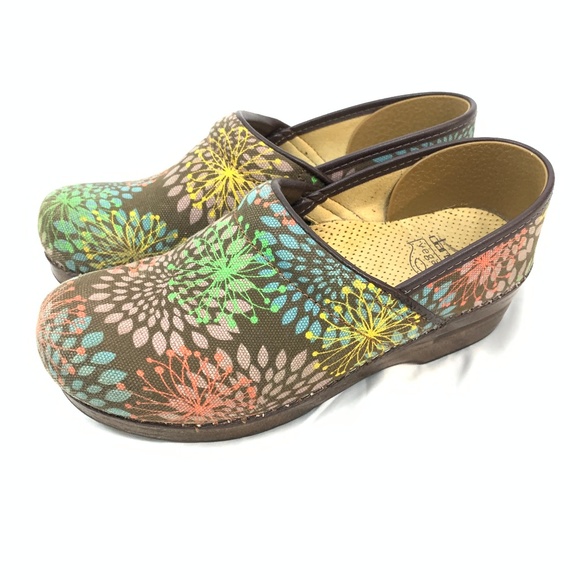 Dansko Shoes - Vegan Starburst Pattern Dansko Clogs Size 9